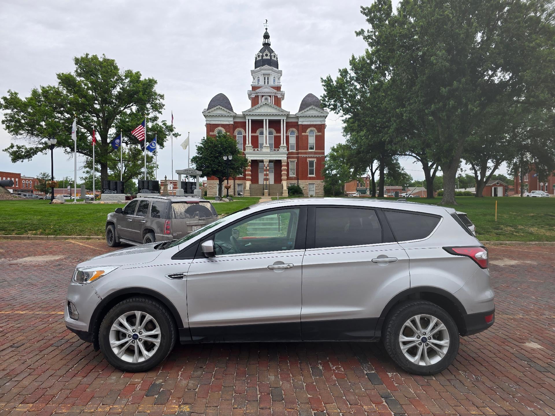 Used 2017 Ford Escape SE with VIN 1FMCU0GD3HUD39085 for sale in Tecumseh, NE