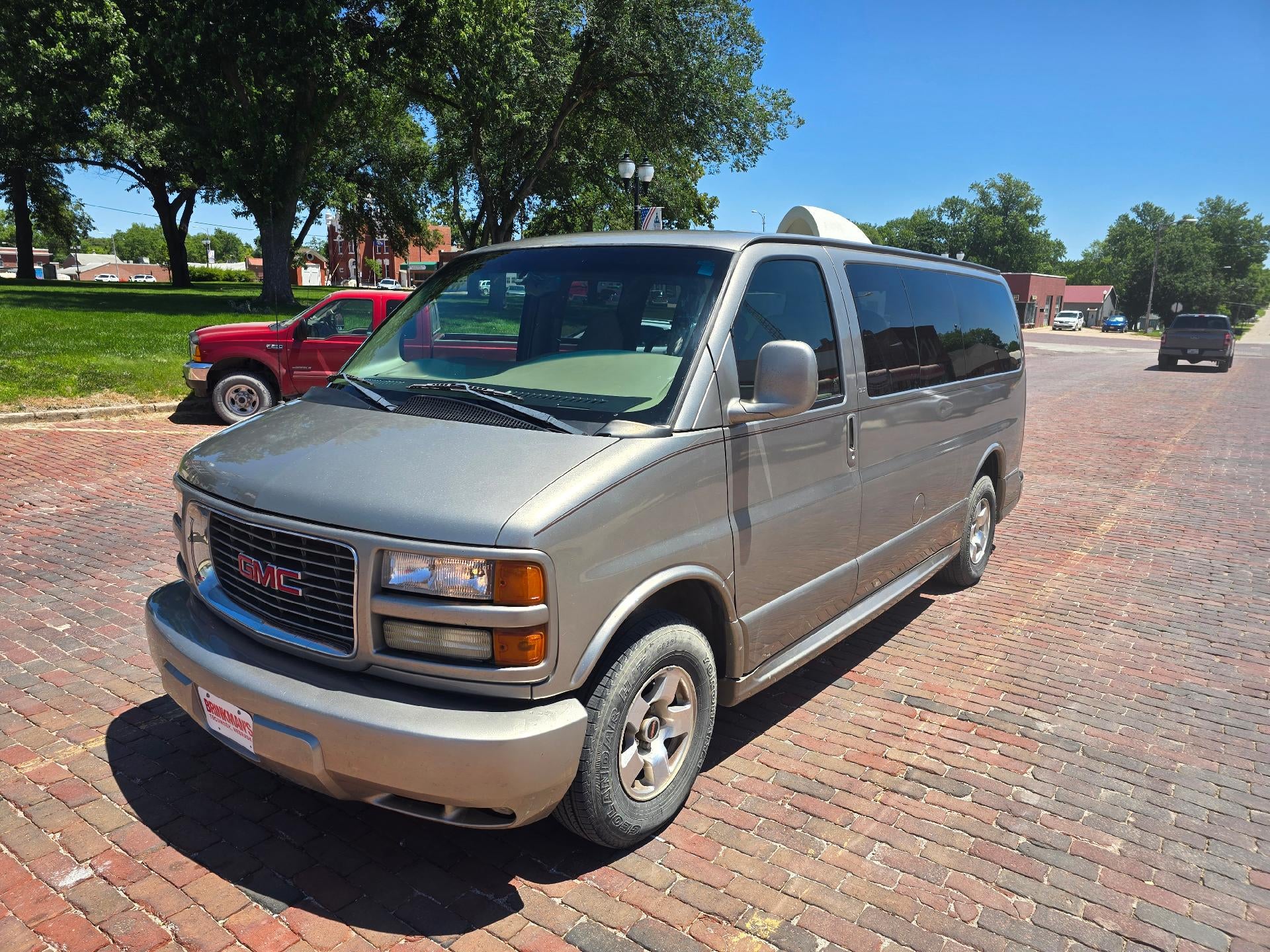 2001 GMC Savana SLT's photo