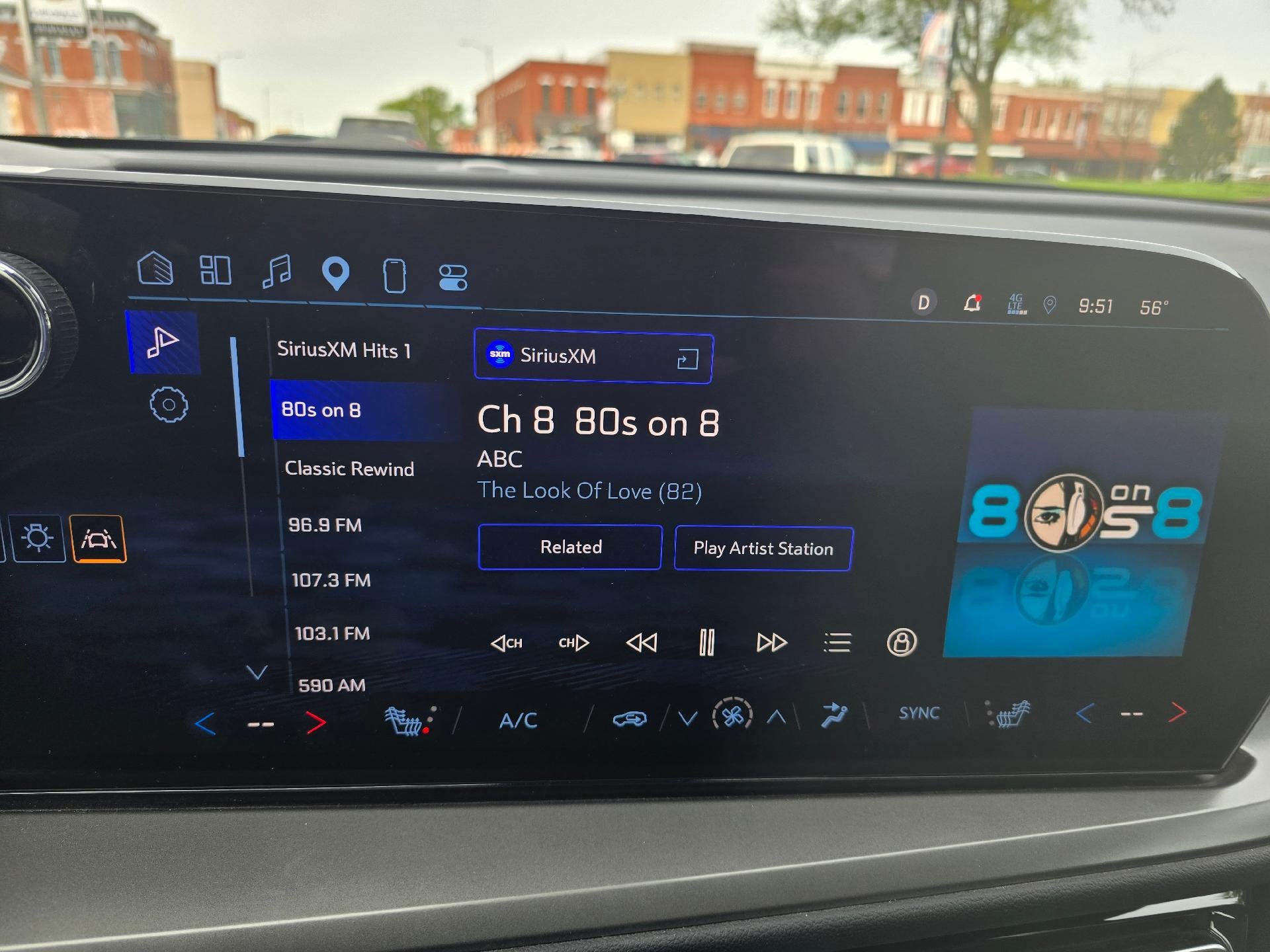 2024 Chevrolet Traverse LT