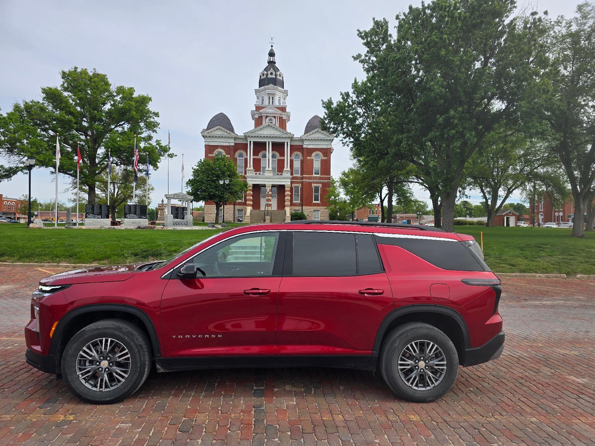 2024 Chevrolet Traverse LT
