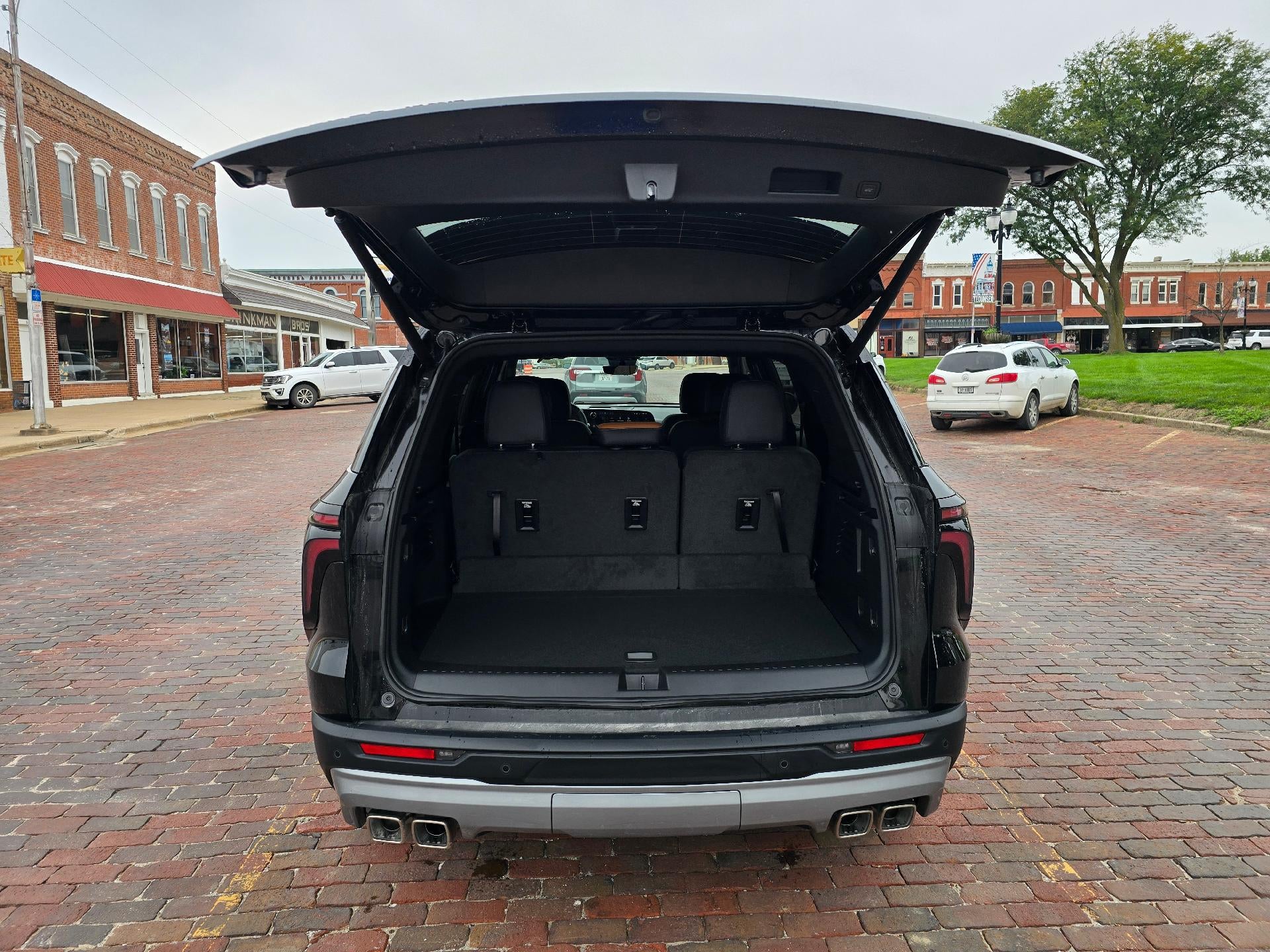 2027 Chevrolet Traverse Z71 - Photo 7