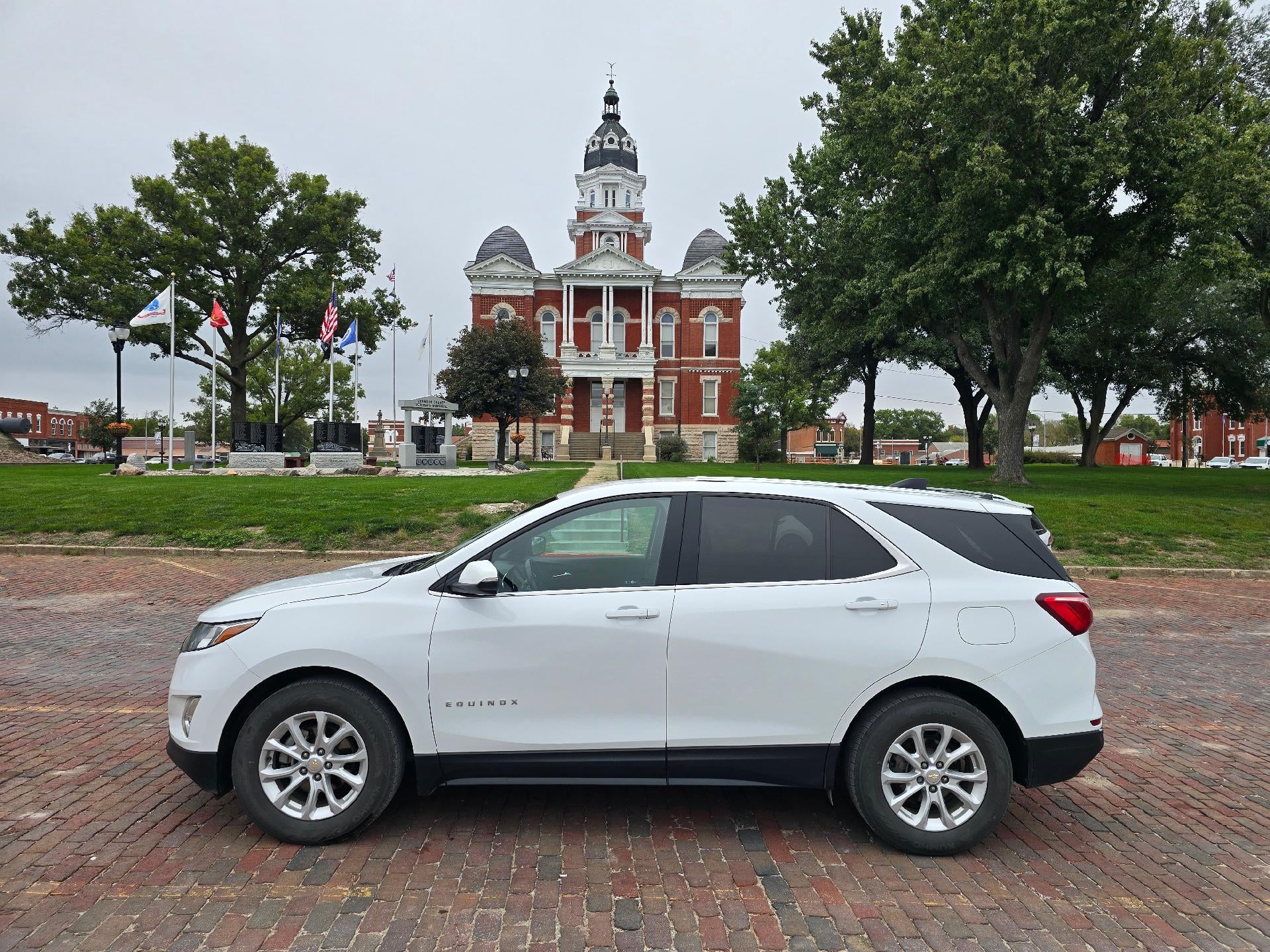Used 2018 Chevrolet Equinox LT with VIN 2GNAXJEV7J6264620 for sale in Tecumseh, NE