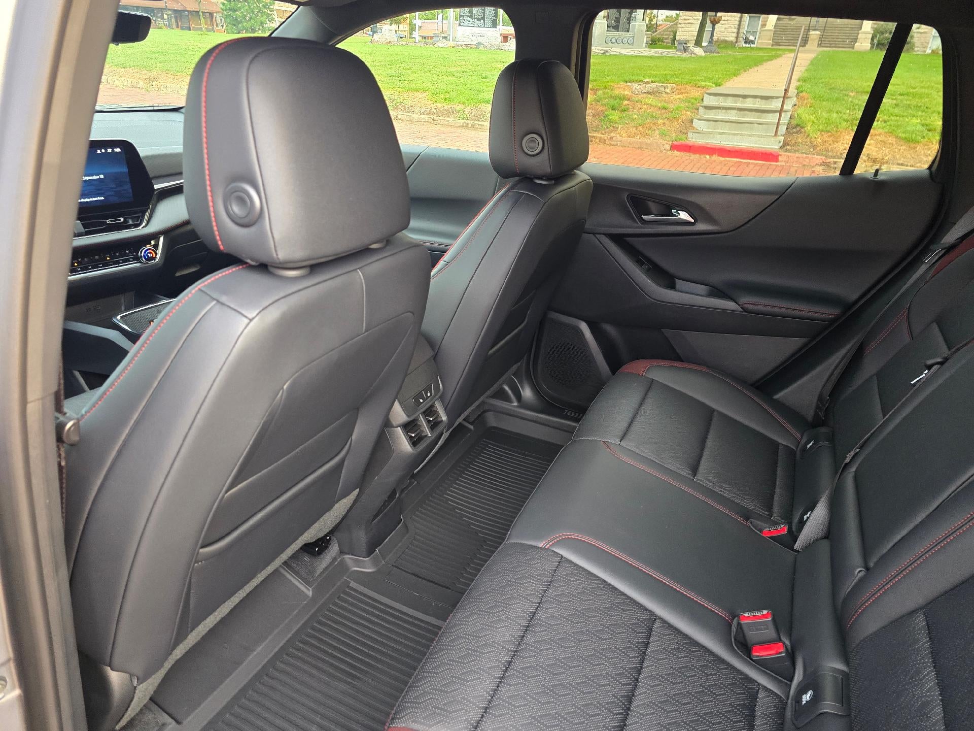 2027 Chevrolet Equinox RS - Photo 10