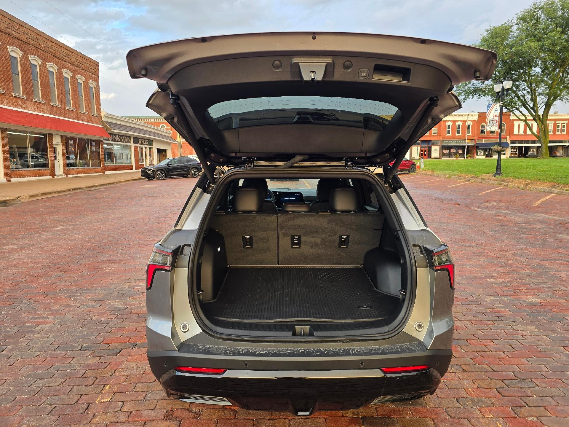 2027 Chevrolet Equinox RS - Photo 8